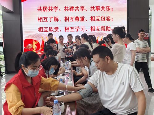 紅石榴健康義診 暖心服務(wù)進(jìn)社區(qū)，便民利民促健康